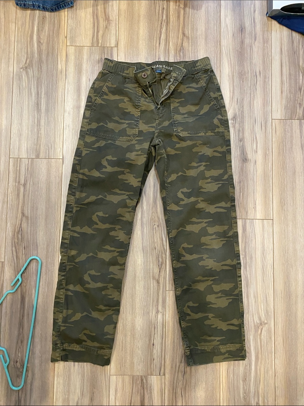 American Eagle Outfitters women’s Olive & Dark Green Camo Cargo Pants